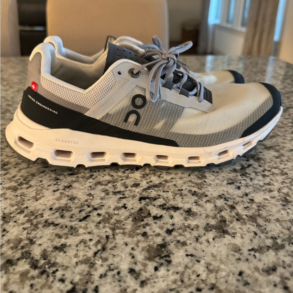 On Cloud cloudvista running shoes